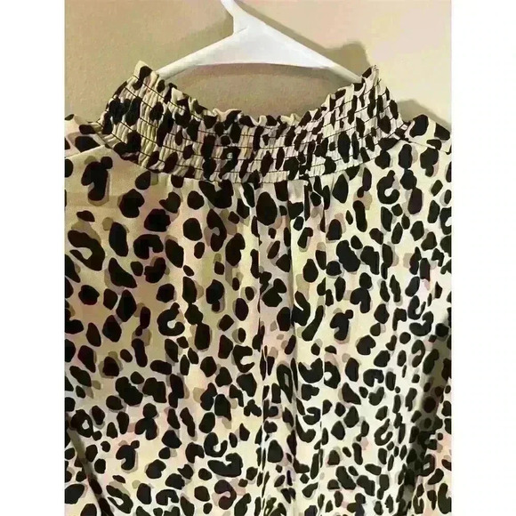 T Tahari Women's Desert Cheetah Print Blouse XS Short Sleeve Ruffled Neck Casual - Picture 10 of 12